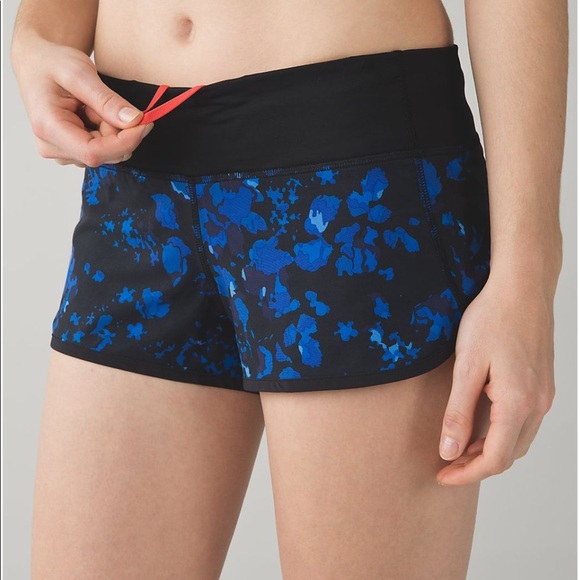 Lululemon Speed Short in Dandy Digie Porcelaine